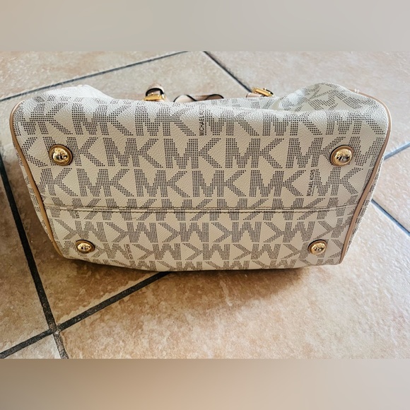 Michael Kors Grayson medium satchel w/matching checkbook cover - Picture 2 of 14